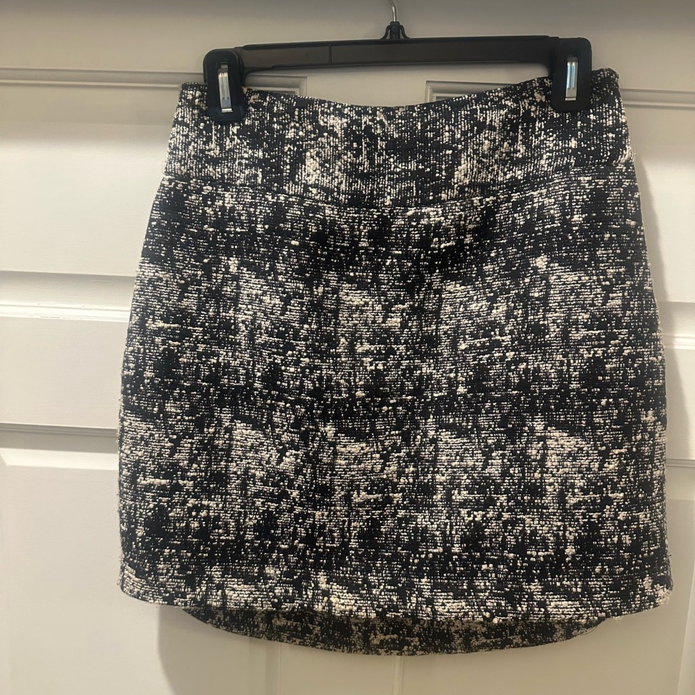 Banana Republic Black and White Pencil Skirt